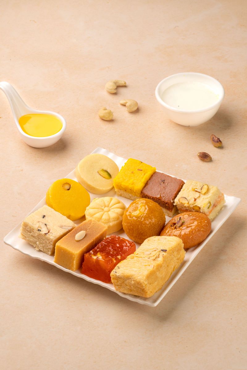 A2B Assorted Sweets 500g Indian sweet box